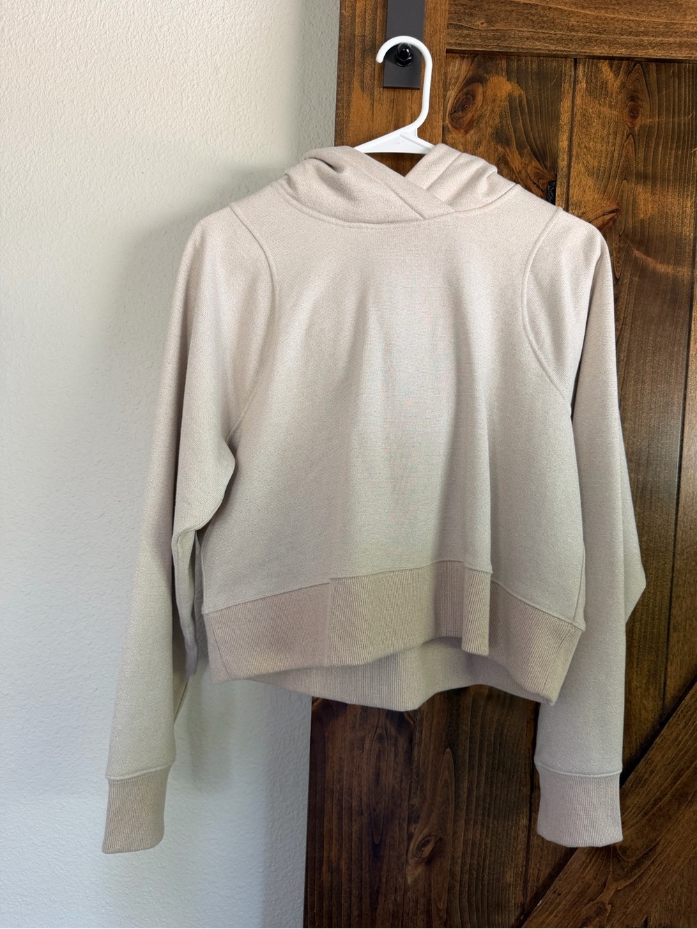 Great condition!! Women’s size 8 lululemon Sweatshirt!